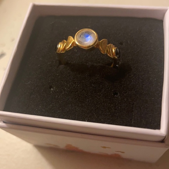 Jewelry - Gorgeous rainbow moonstone moon phase with black onyx - 925 sterling silver gold